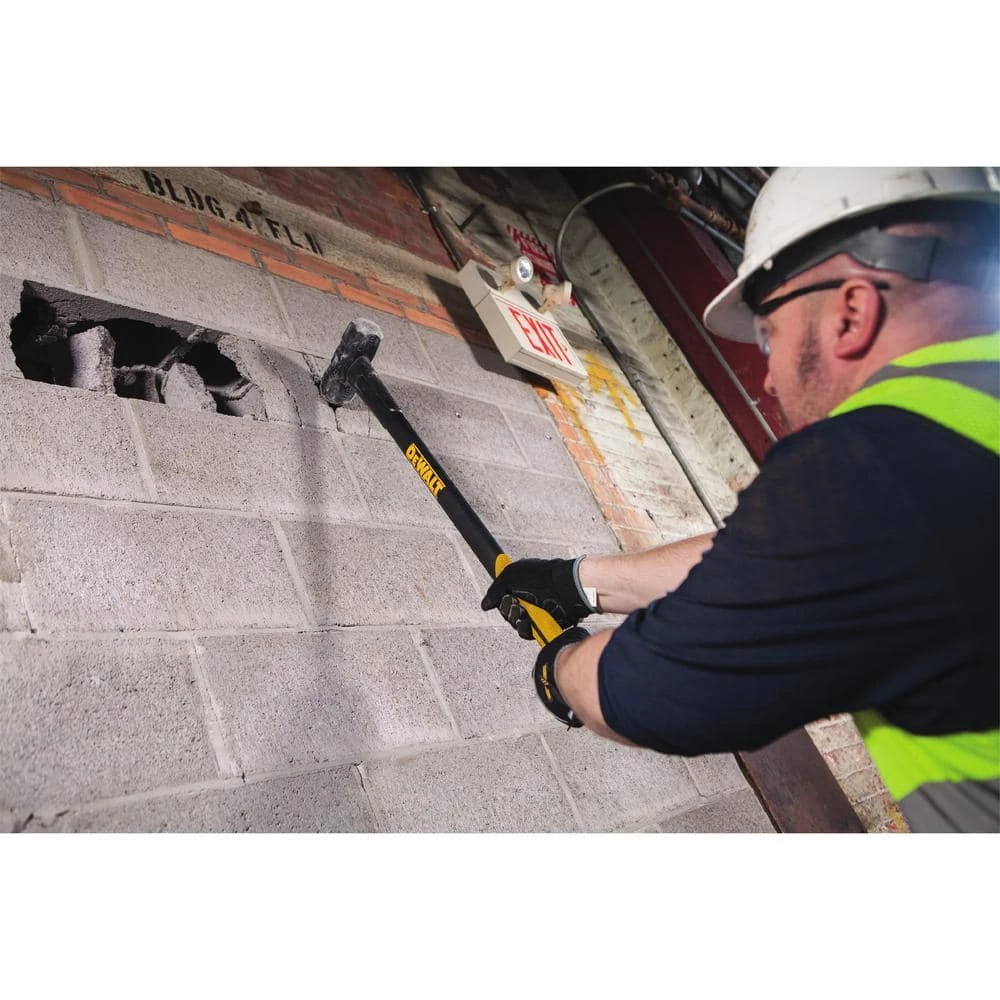 DEWALT 10 lb. Sledge Hammer - Image 5